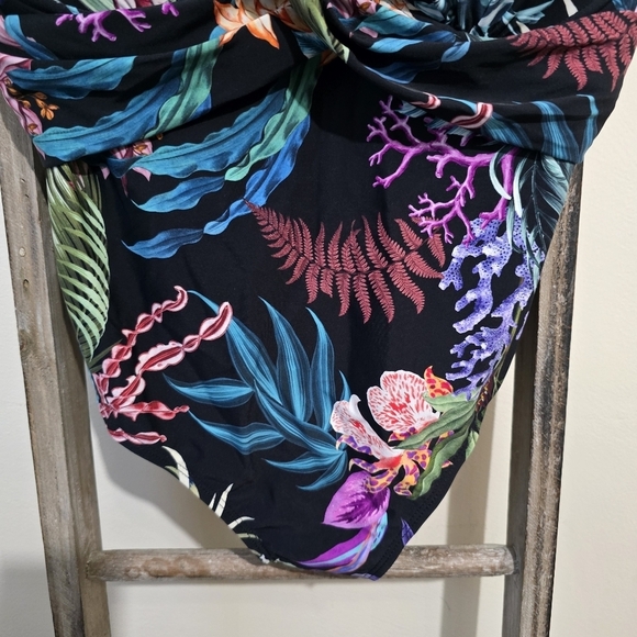 ⭐️40% Off⭐️ Terra & Sky Plus Tropical Floral Molded Cup One-piece Swimsuit - Picture 8 of 16